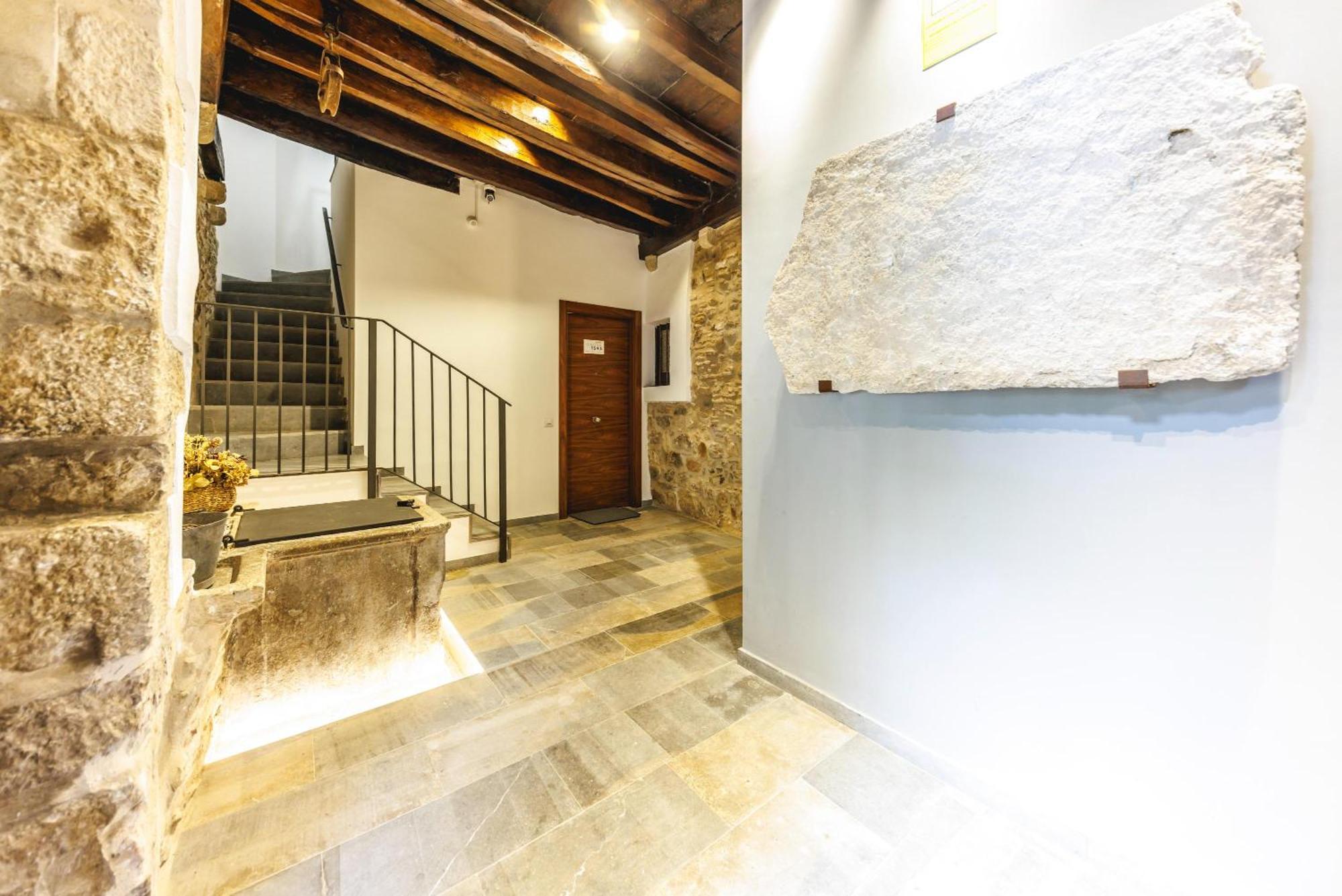 Bravissimo 1593, Medieval Charm Apartment *